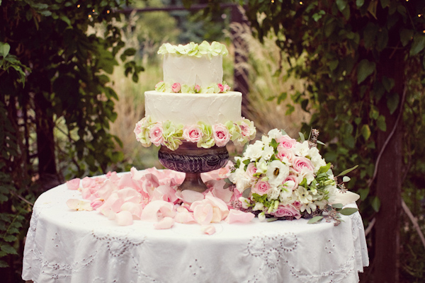 photo by Denver based wedding photographer Jared Wilson - white wedding cake with light pink rose details 